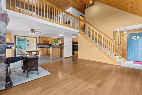 Entry Way - 728 E River Dr, Omro, WI 54963 photo 1 of 2