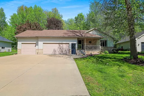 233 Burning Tree Ct, Wrightstown, WI 54180