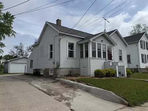 842 W 10th Ave, Oshkosh, WI 54902