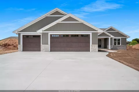 340 Baywood Trl, Green Bay, WI 54311