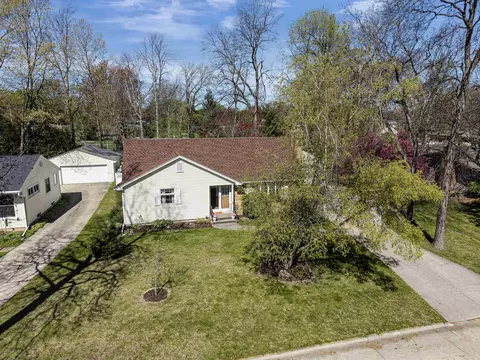 View/Area - 2207 S Gladys Ave, Appleton, WI 54915 photo 1 of 13