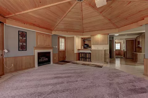 Living - 2207 S Gladys Ave, Appleton, WI 54915 photo 4 of 5