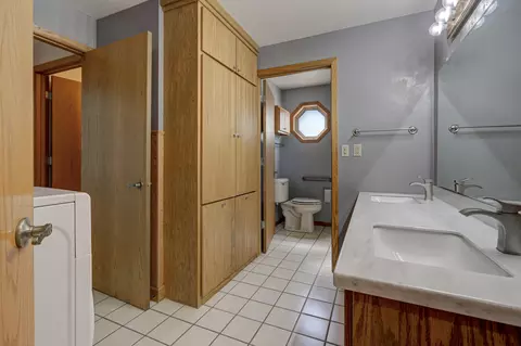 Bath - 2207 S Gladys Ave, Appleton, WI 54915 photo 1 of 3