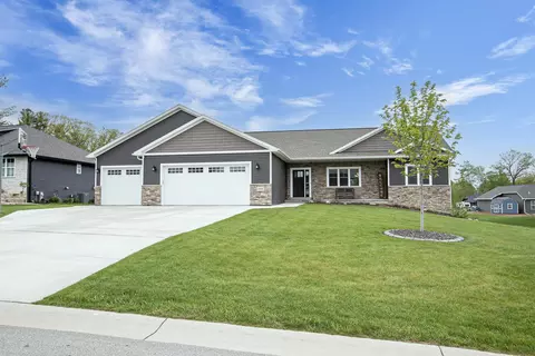 2128 Clover Field Dr, Green Bay, WI 54313