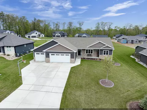 2128 Clover Field Dr, Suamico, WI 54313