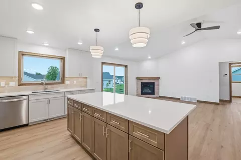 Kitchen - 569 Emerald Isle Ct, Wrightstown, WI 54180 photo 1 of 3