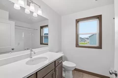 Bath - 569 Emerald Isle Ct, Wrightstown, WI 54180 photo 2 of 3