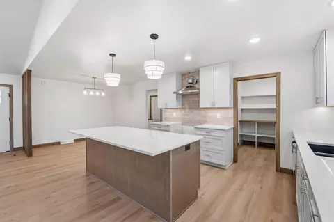 Kitchen - 569 Emerald Isle Ct, Wrightstown, WI 54180 photo 2 of 3