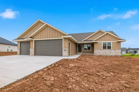 Exterior - 569 Emerald Isle Ct, Wrightstown, WI 54180 photo 2 of 6
