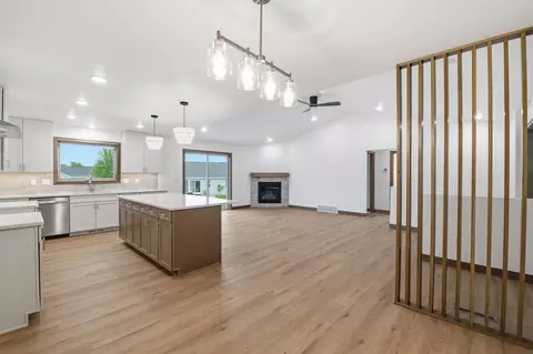 Living - 569 Emerald Isle Ct, Wrightstown, WI 54180 photo 3 of 4