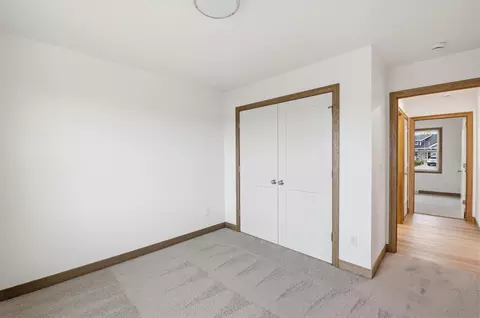 Bedroom - 569 Emerald Isle Ct, Wrightstown, WI 54180 photo 5 of 7