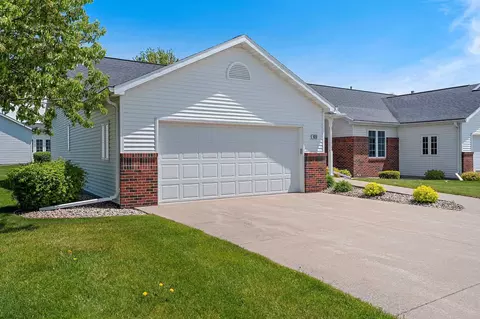 Exterior - 923 W Windtree Dr, Appleton, WI 54914 photo 3 of 8
