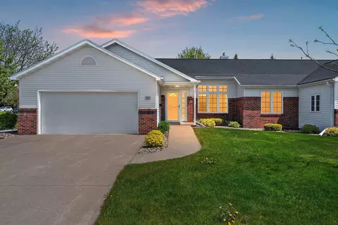 923 W Windtree Dr, Appleton, WI 54914
