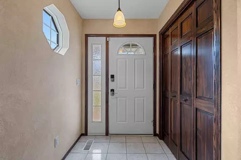 Entry Way - 923 W Windtree Dr, Appleton, WI 54914 photo 2 of 3