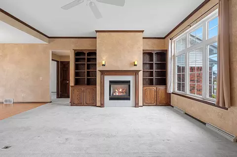 Living - 923 W Windtree Dr, Appleton, WI 54914 photo 2 of 7