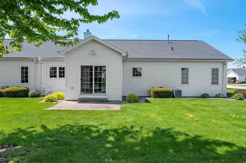 Exterior - 923 W Windtree Dr, Appleton, WI 54914 photo 5 of 8