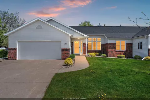 923 W Windtree Dr, Appleton, WI 54914