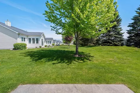 Exterior - 923 W Windtree Dr, Appleton, WI 54914 photo 7 of 8