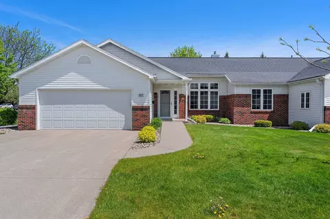 Exterior - 923 W Windtree Dr, Appleton, WI 54914 photo 8 of 8