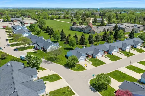View/Area - 923 W Windtree Dr, Appleton, WI 54914 photo 2 of 13