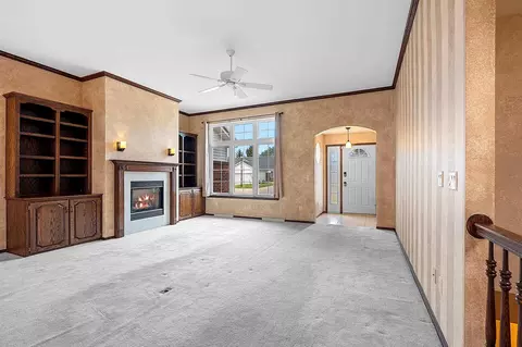 Living - 923 W Windtree Dr, Appleton, WI 54914 photo 4 of 7