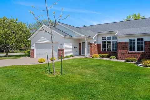Exterior - 923 W Windtree Dr, Appleton, WI 54914 photo 2 of 8