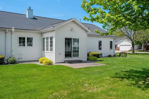 Exterior - 923 W Windtree Dr, Appleton, WI 54914 photo 6 of 8