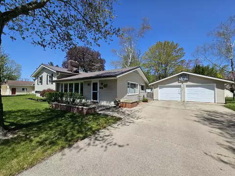 455 Ellefson St, Iola, WI 54945