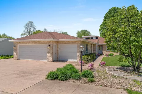 2530 W Palisades Dr, Appleton, WI 54915