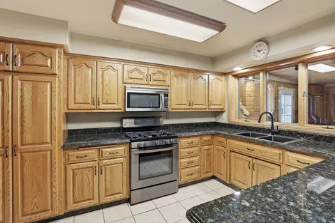 Kitchen - n321 Stoney Brook Road, Appleton, WI 54915 photo 2 of 3
