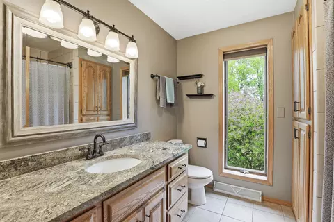 Bath - n321 Stoney Brook Road, Appleton, WI 54915 photo 2 of 2
