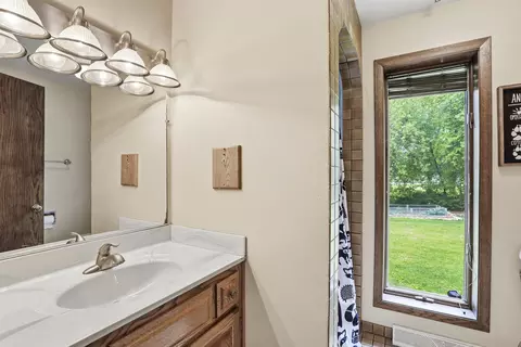 Bath - n321 Stoney Brook Road, Appleton, WI 54915 photo 1 of 2