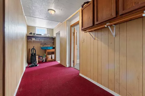 Entry Way - 323 5th St, Algoma, WI 54201 photo 2 of 4