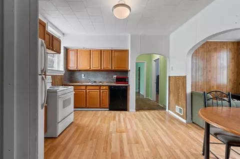 Entry Way - 323 5th St, Algoma, WI 54201 photo 1 of 4
