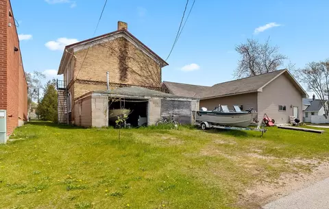 Exterior - 323 5th St, Algoma, WI 54201 photo 4 of 4