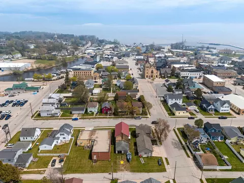 View/Area - 323 5th St, Algoma, WI 54201 photo 8 of 10