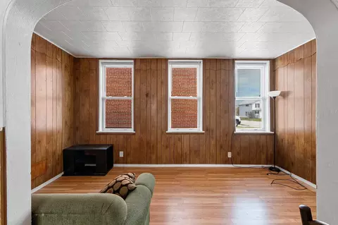 Living - 323 5th St, Algoma, WI 54201 photo 1 of 5