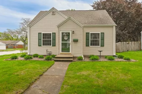 1036 Thrush St, Green Bay, WI 54303