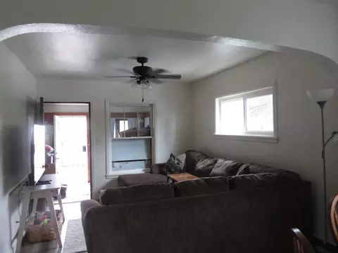 485 E State St, Iola, WI 54945 photo 4