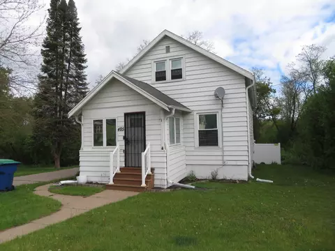 485 E State St, Iola, WI 54945
