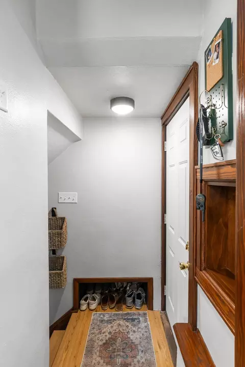 Entry Way - 208 W Parkway Blvd, Appleton, WI 54911 photo 7 of 7