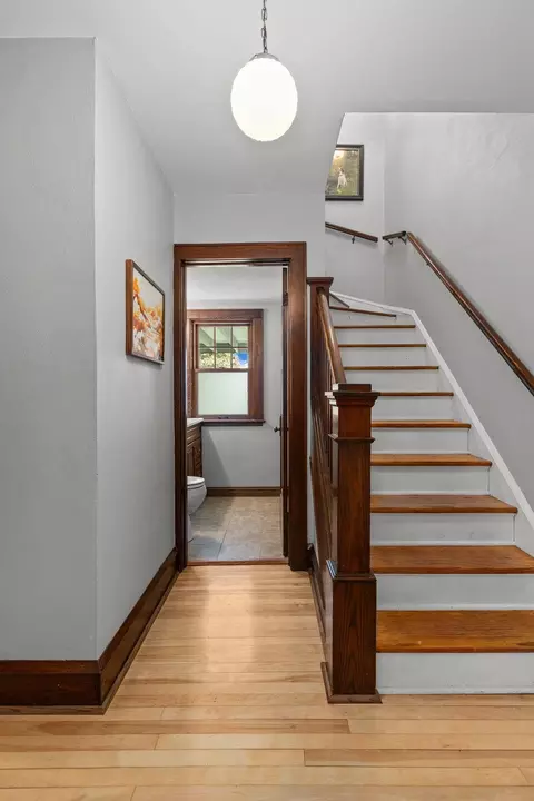 Entry Way - 208 W Parkway Blvd, Appleton, WI 54911 photo 2 of 7