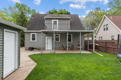 Exterior - 208 W Parkway Blvd, Appleton, WI 54911 photo 5 of 8