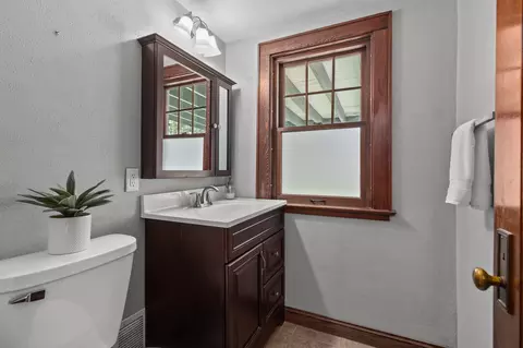 Bath - 208 W Parkway Blvd, Appleton, WI 54911 photo 1 of 5