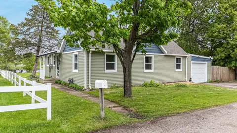 33 Island Dr, Montello, WI 53949