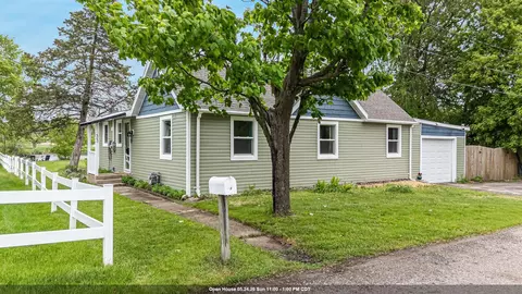 33 Island Dr, Montello, WI 53949