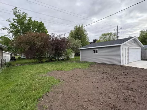 Exterior - 833 W Browning St, Appleton, WI 54914 photo 4 of 8