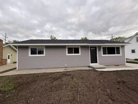 Exterior - 833 W Browning St, Appleton, WI 54914 photo 2 of 8
