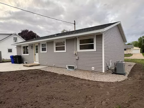 Exterior - 833 W Browning St, Appleton, WI 54914 photo 3 of 8