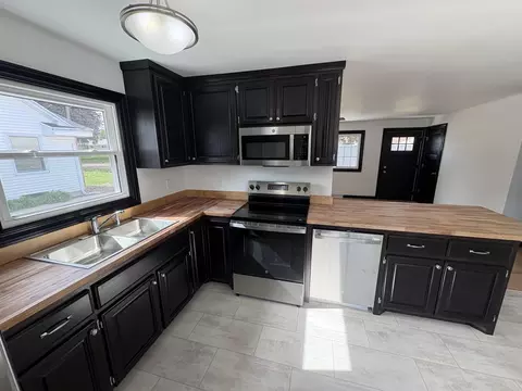 Kitchen - 833 W Browning St, Appleton, WI 54914 photo 2 of 5